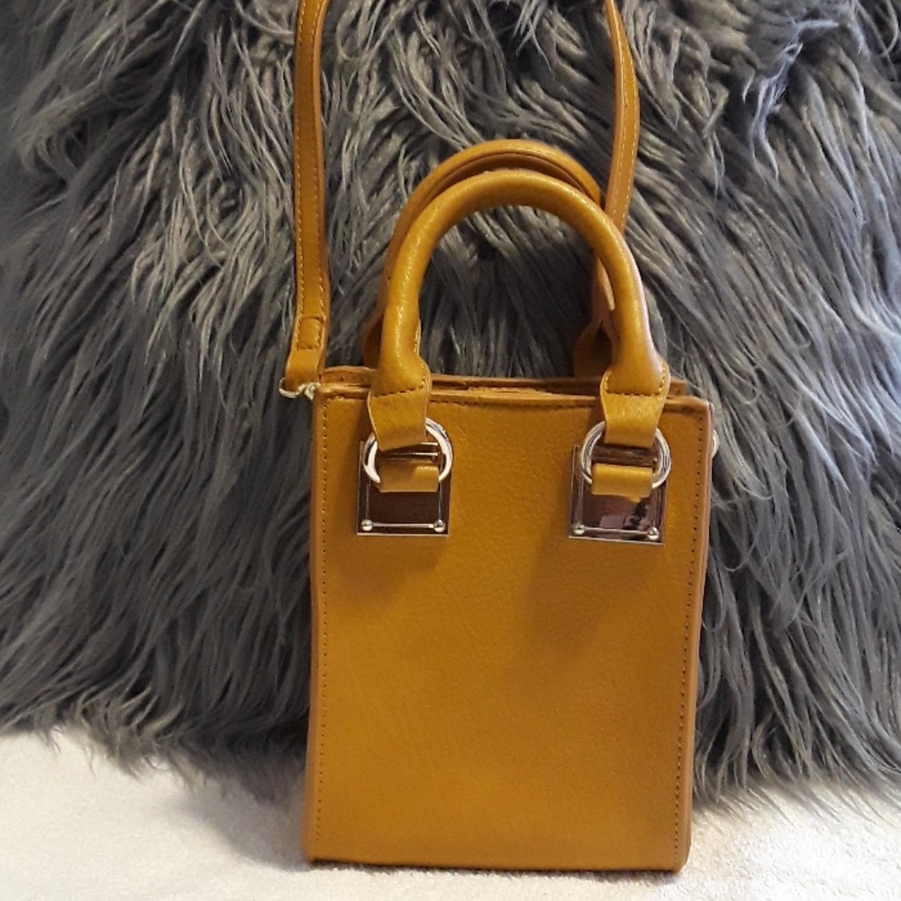 CHIC  dual-wear purse